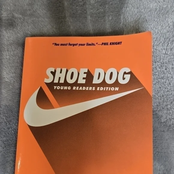 Shoe Dog: A Memoir by the Creator of Nike -- Phil Knight - Picture 2 of 12